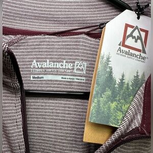 AVALANCHE OUTDOOR WEAR QUARTER ZIP NWT